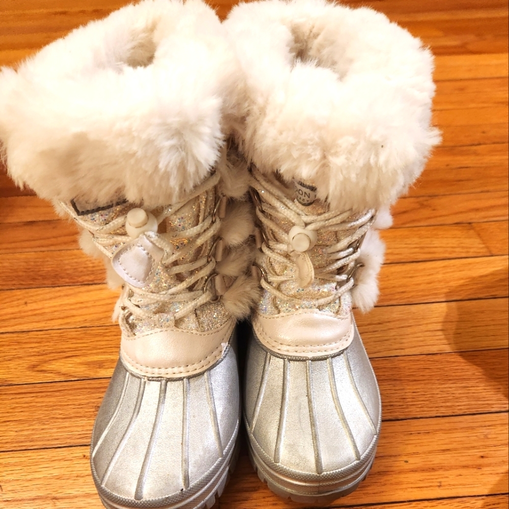 London fog, size 2 snow boots girls